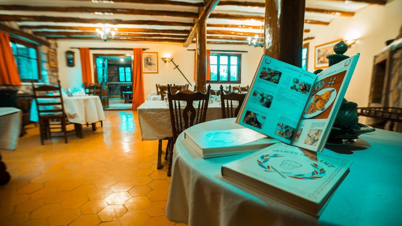 La Bergerie Auberge & Restaurant ウリガン エクステリア 写真