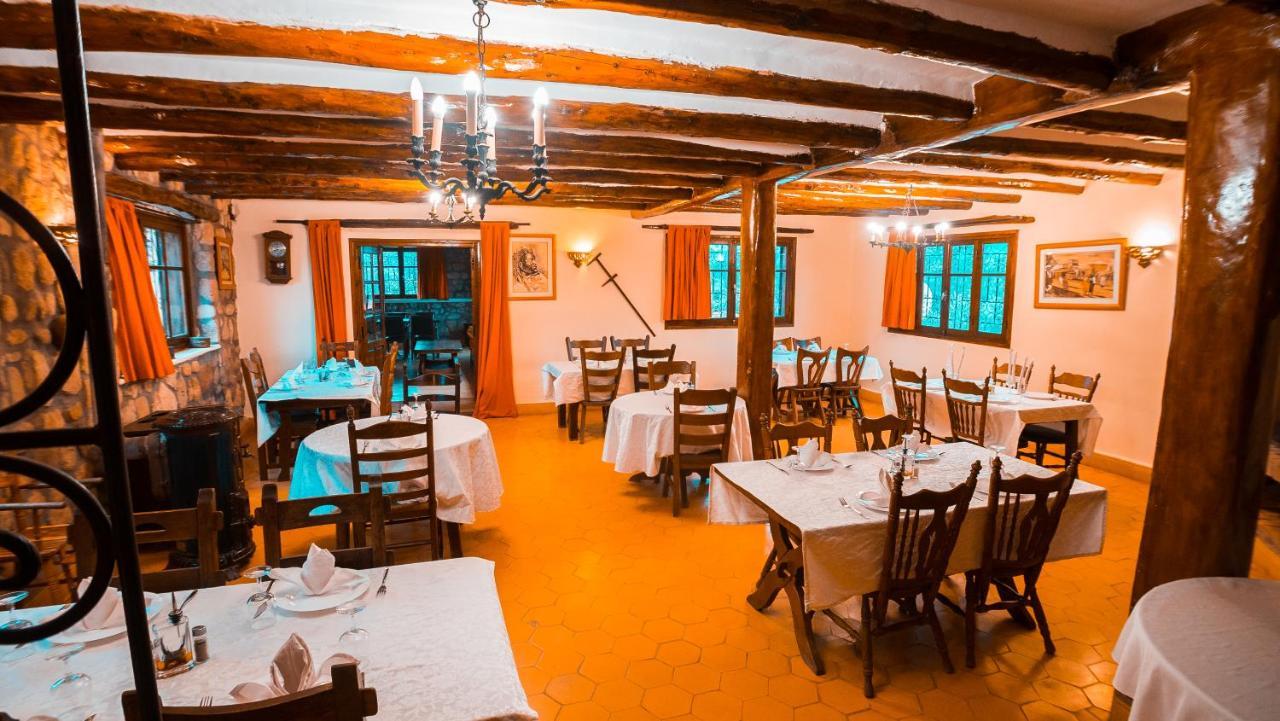 La Bergerie Auberge & Restaurant ウリガン エクステリア 写真